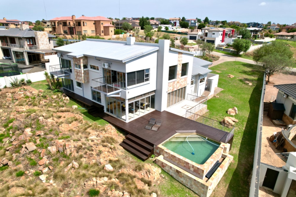 Security estate home for sale in Aquavista Mountain Estate - PRN1681544