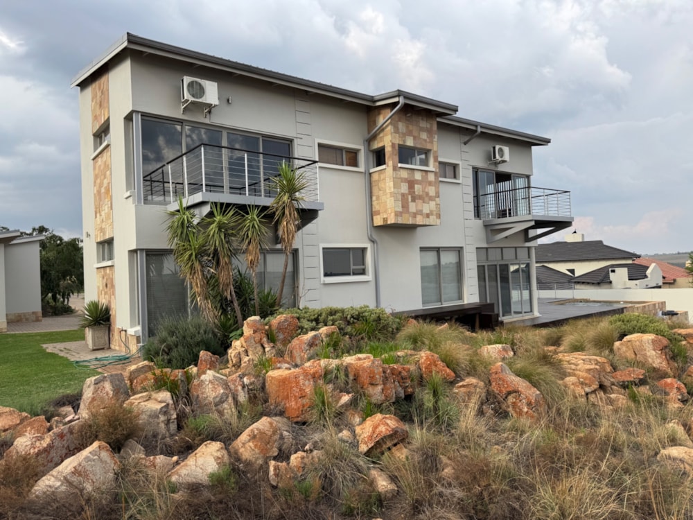 Security estate home for sale in Aquavista Mountain Estate - PRN1681544