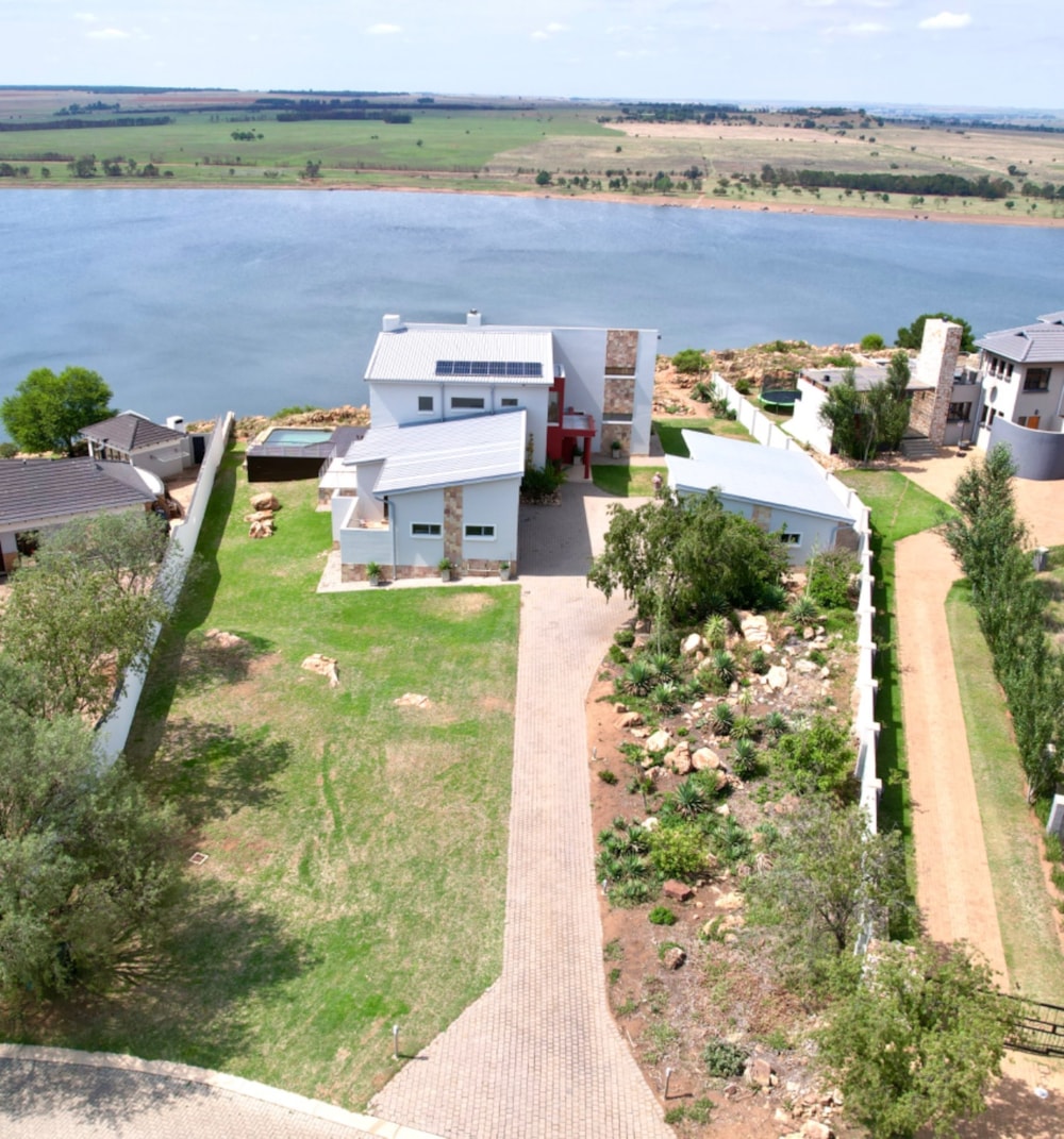 Security estate home for sale in Aquavista Mountain Estate - PRN1681544