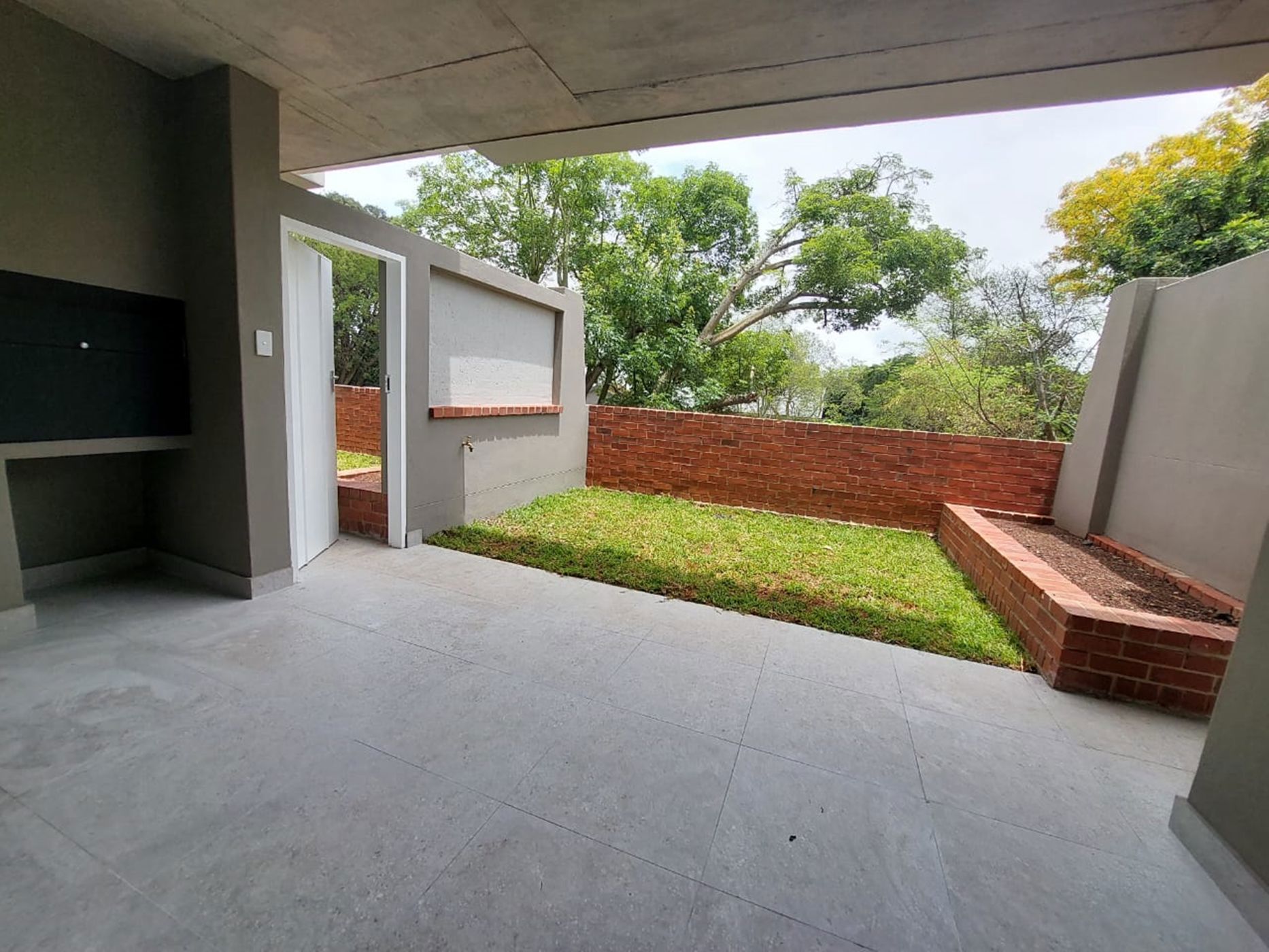 Double-storey cluster sold in Menlo Park - PT1702330