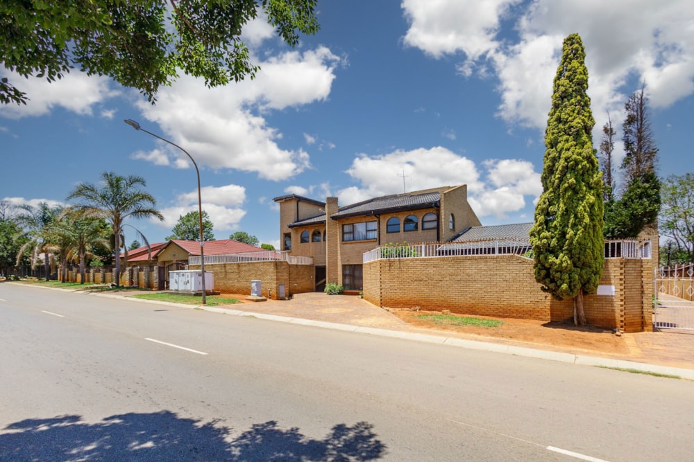 House sold in Lenasia South - 1GV1681599 House sold in Lenasia South - 1GV1681599