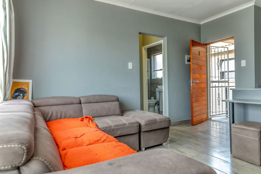 Security complex home for sale in Kensington B - RAN1681816 Security complex home for sale in Kensington B - RAN1681816