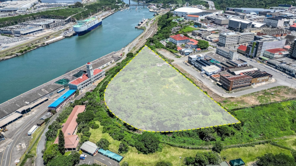 Commercial vacant land for sale in East London Coast - 1EZ1682265