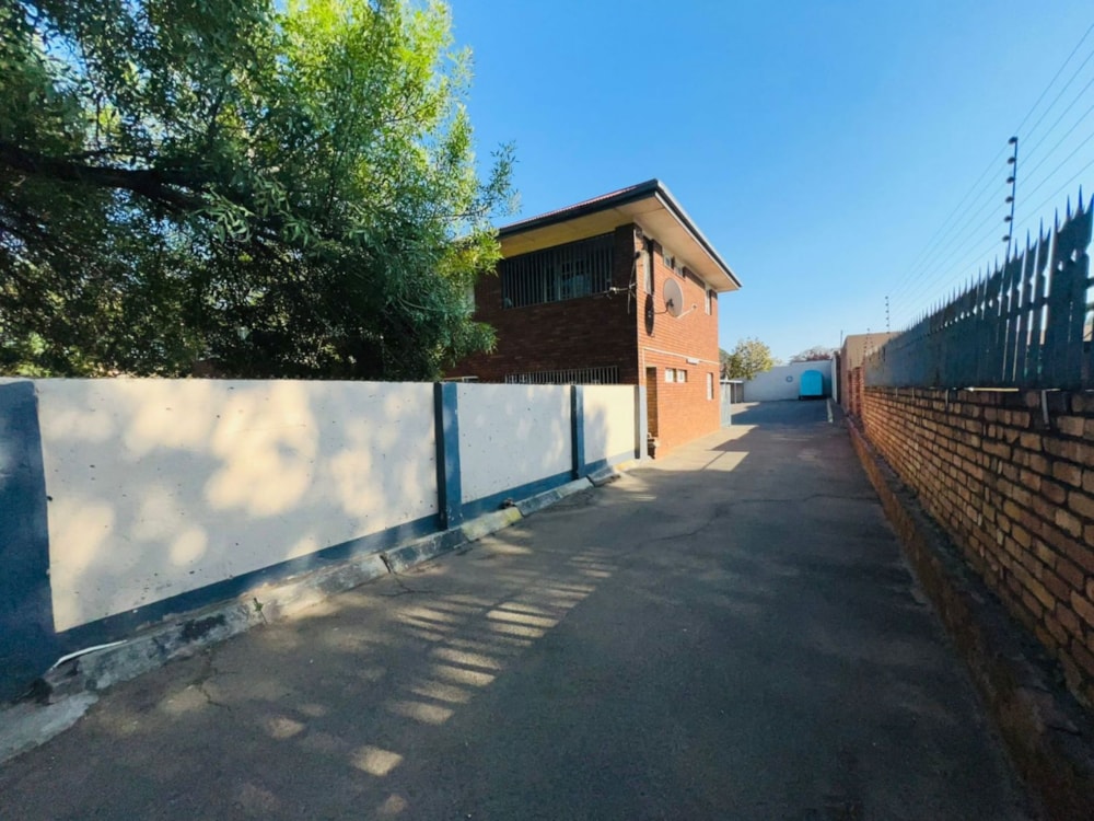 Security complex home for sale in Witbank (eMalahleni) - 1WD1682282 Security complex home for sale in Witbank (eMalahleni) - 1WD1682282