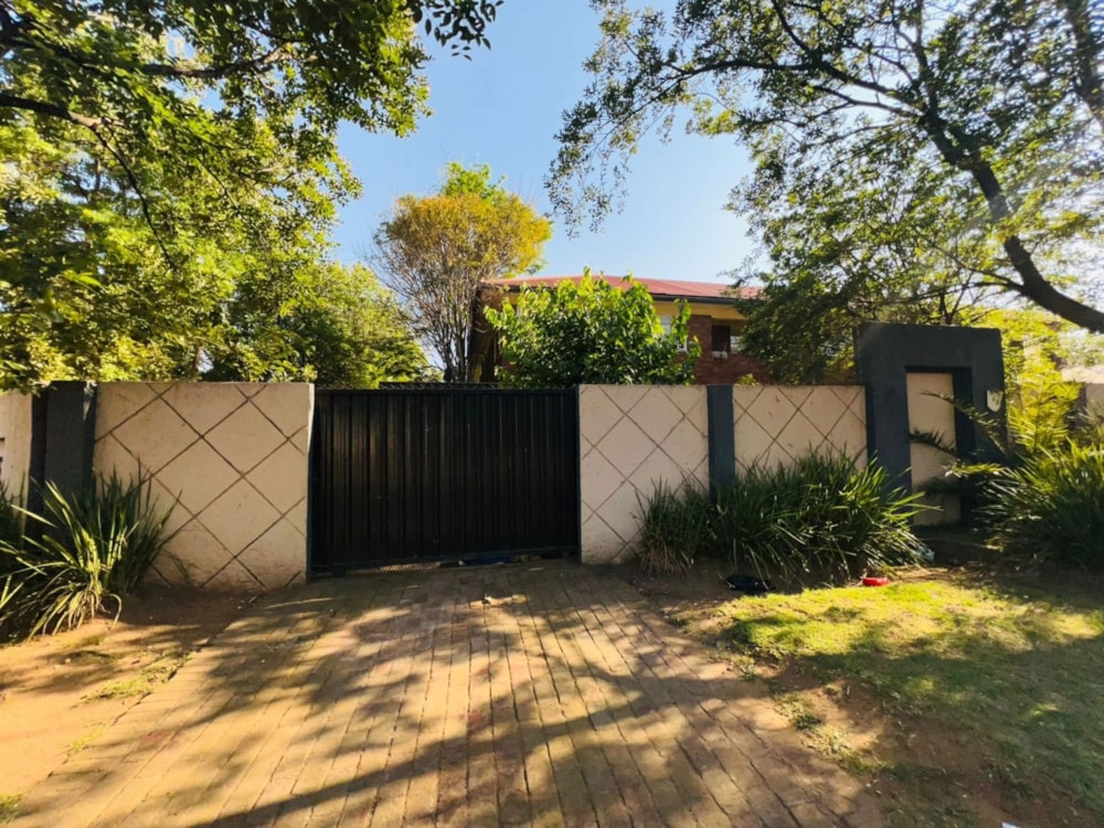 Security complex home for sale in Witbank (eMalahleni) - 1WD1682282 Security complex home for sale in Witbank (eMalahleni) - 1WD1682282