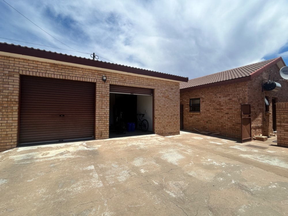 Townhouse for sale in Cassandra - 1KJ1682373