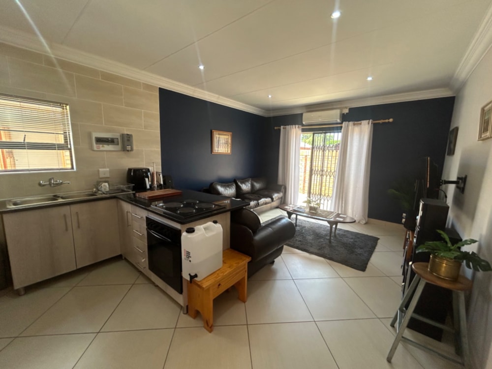 Townhouse for sale in Cassandra - 1KJ1682373