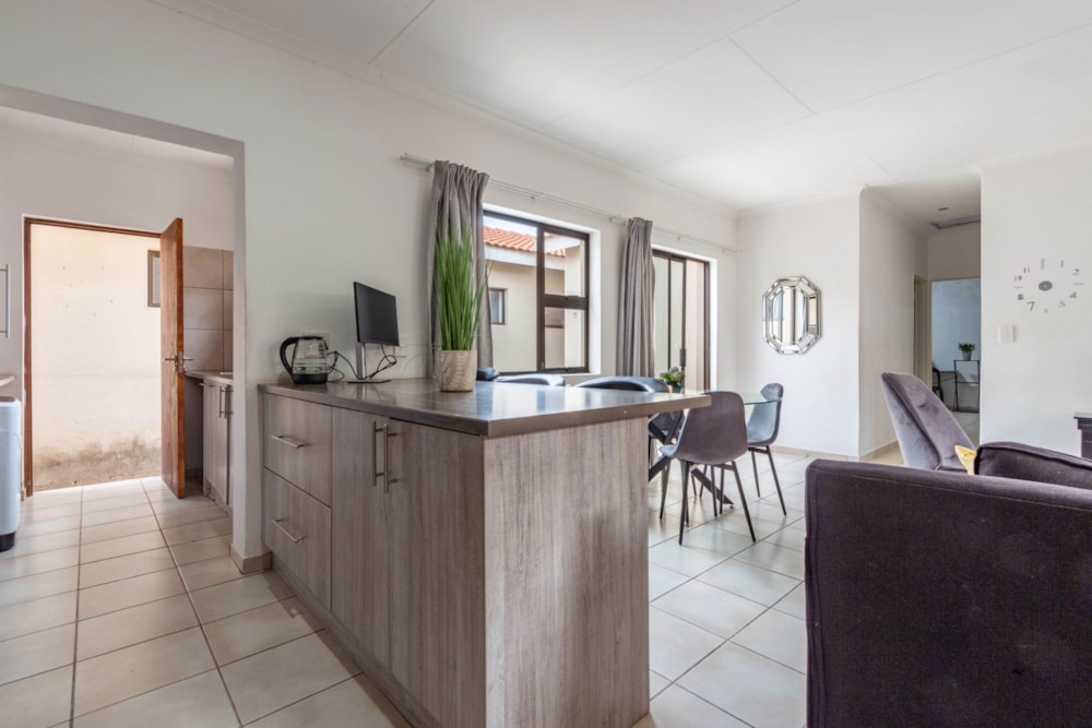 Security complex home for sale in Norton Home Estate - EN1682451 Security complex home for sale in Norton Home Estate - EN1682451