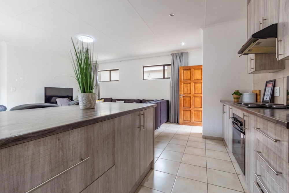 Security complex home for sale in Norton Home Estate - EN1682451 Security complex home for sale in Norton Home Estate - EN1682451