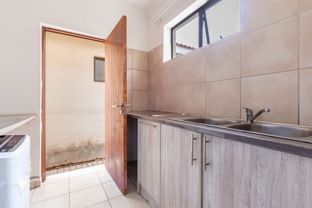 Security complex home for sale in Norton Home Estate - EN1682451 Security complex home for sale in Norton Home Estate - EN1682451