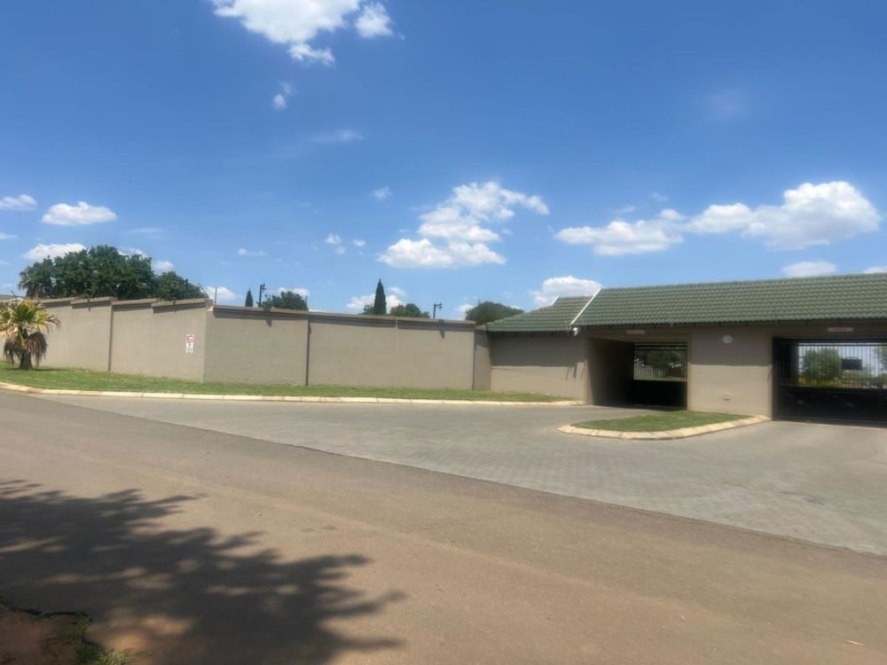 Residential complex for sale in Cloverdene - EN1682791 Residential complex for sale in Cloverdene - EN1682791