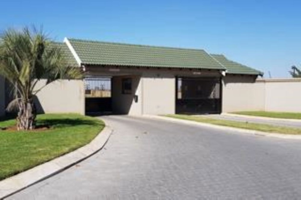 Residential complex for sale in Cloverdene - EN1682791 Residential complex for sale in Cloverdene - EN1682791