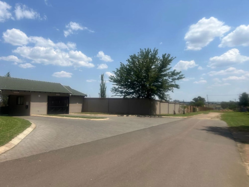 Residential complex for sale in Cloverdene - EN1682791 Residential complex for sale in Cloverdene - EN1682791