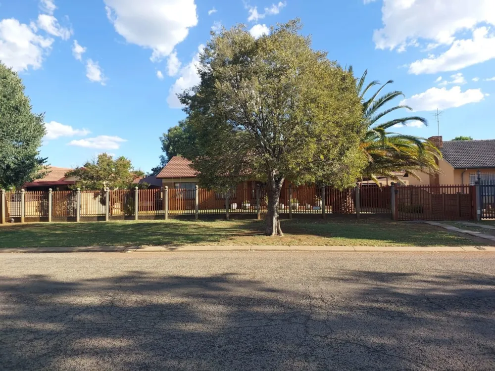House for sale in Vanderbijlpark SE 6 - 1VT1682617 House for sale in Vanderbijlpark SE 6 - 1VT1682617