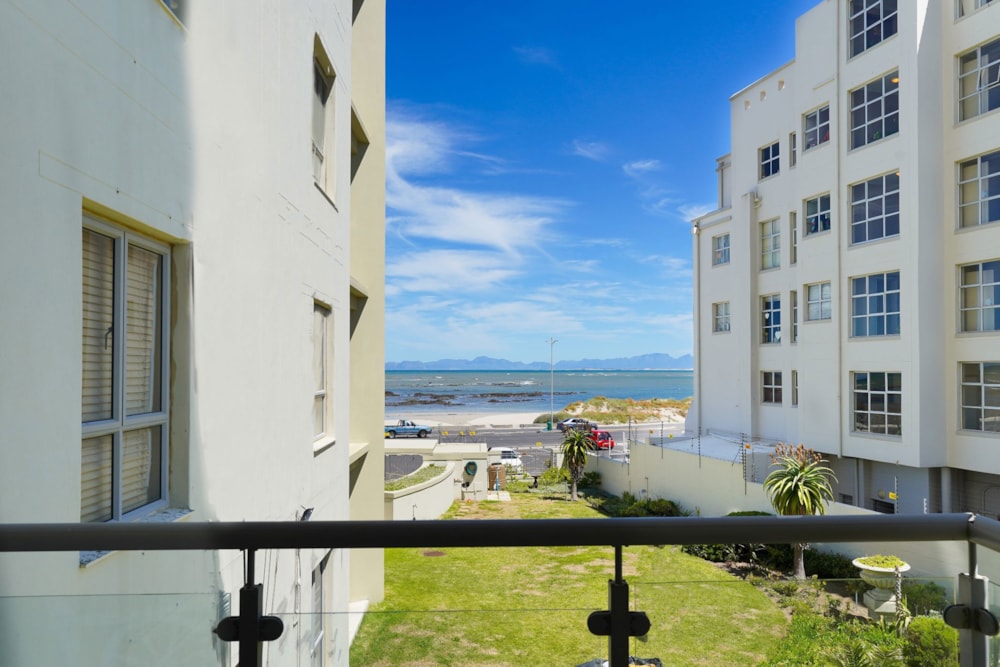 Apartment sold in Strand South - SW1681068