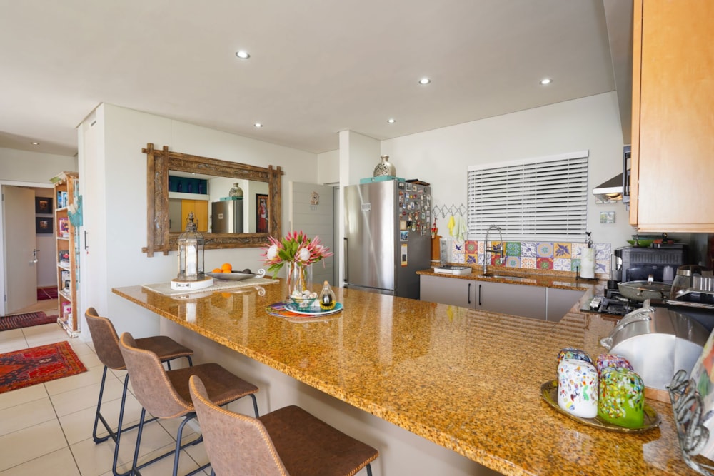 Apartment sold in Strand South - SW1681068