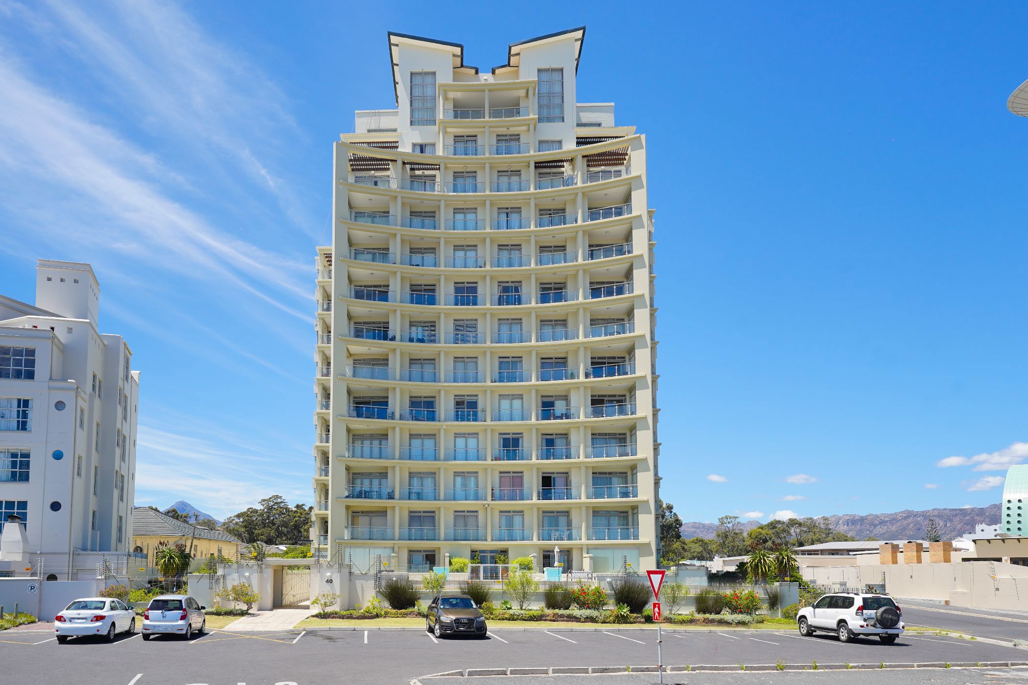 Apartment sold in Strand South - SW1681068