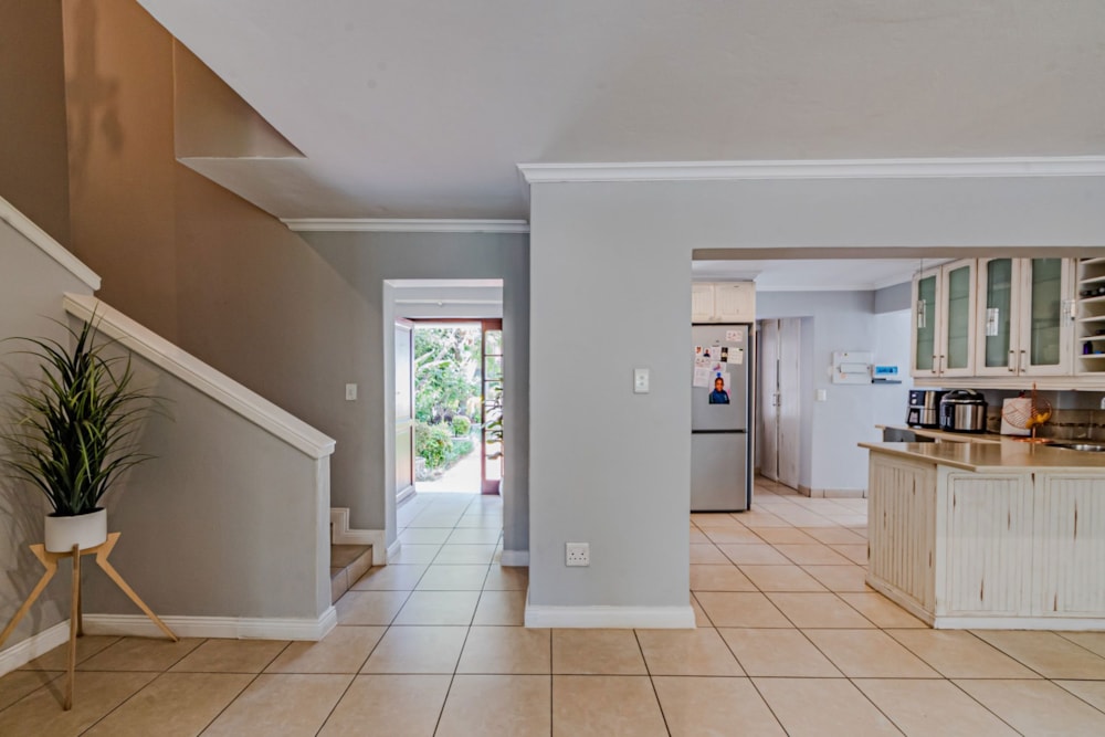 Security estate home let in Silver Lakes Golf Estate - PTL1680048 Security estate home let in Silver Lakes Golf Estate - PTL1680048