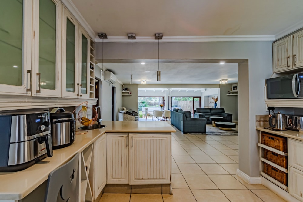 Security estate home let in Silver Lakes Golf Estate - PTL1680048 Security estate home let in Silver Lakes Golf Estate - PTL1680048