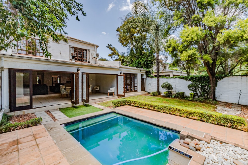 Security estate home let in Silver Lakes Golf Estate - PTL1680048 Security estate home let in Silver Lakes Golf Estate - PTL1680048