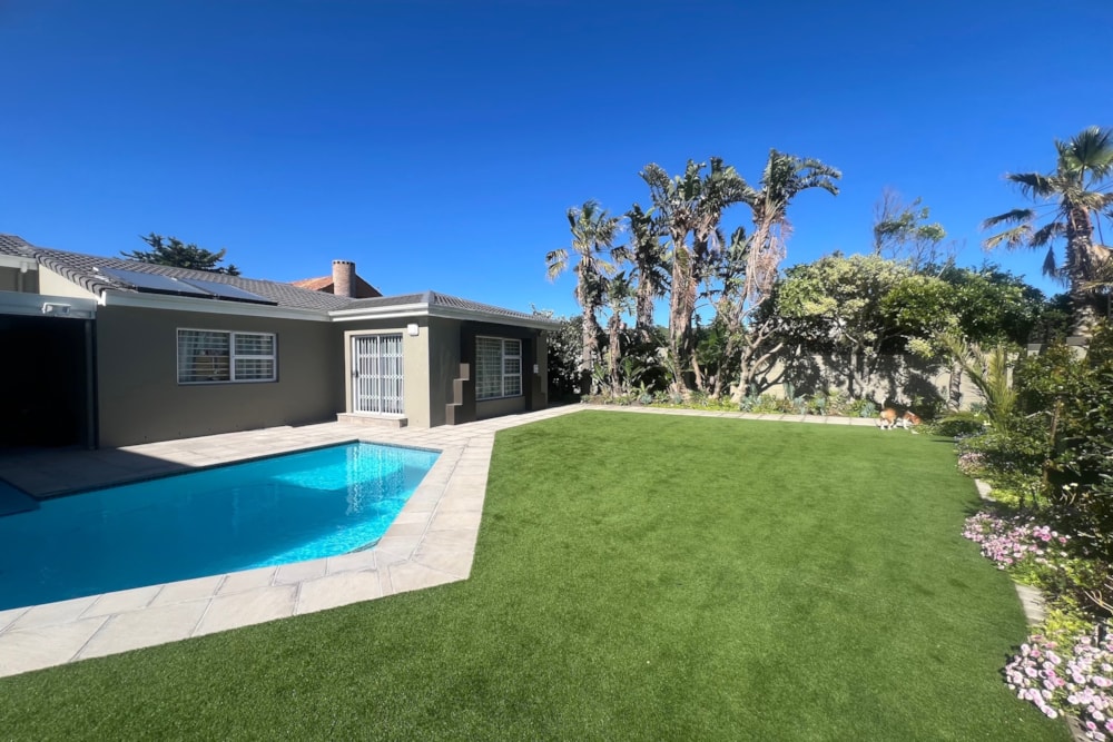 House let in Sunset Beach, Cape Town - 1TV1680489