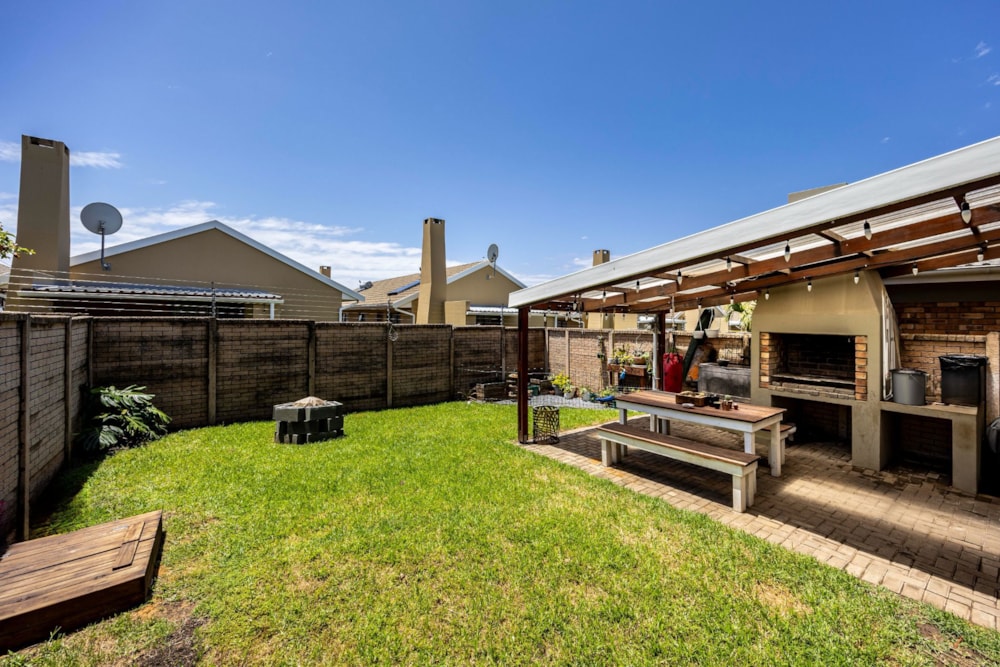 Townhouse for sale in Gonubie - 1EZ1682995