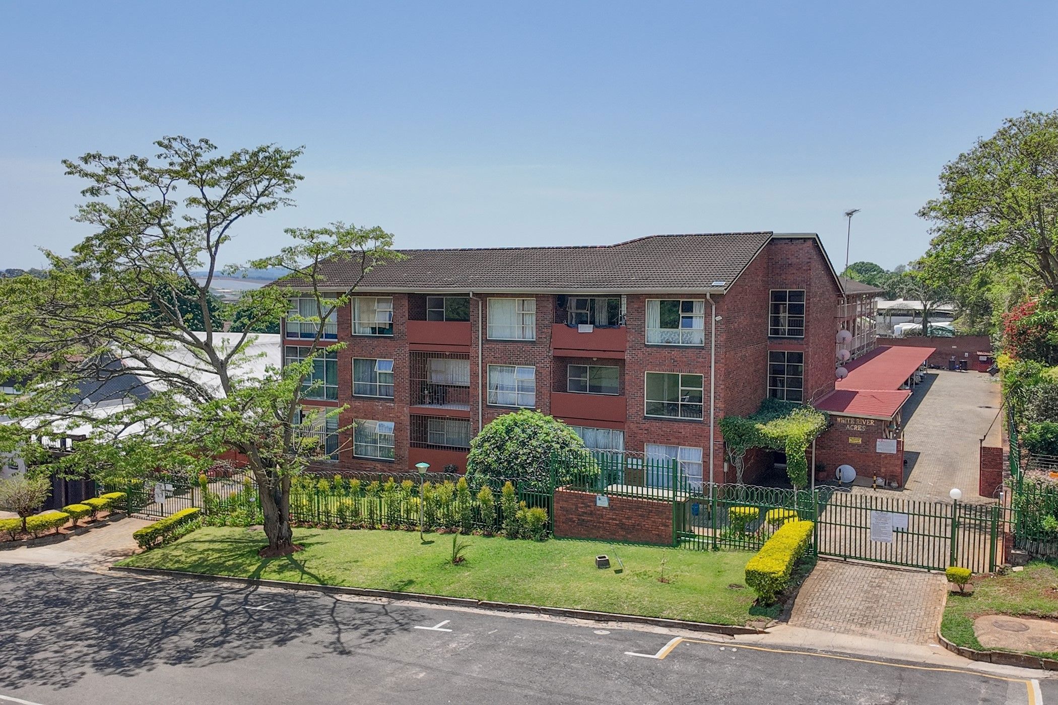 Security complex home for sale in White River - 1WR1675086