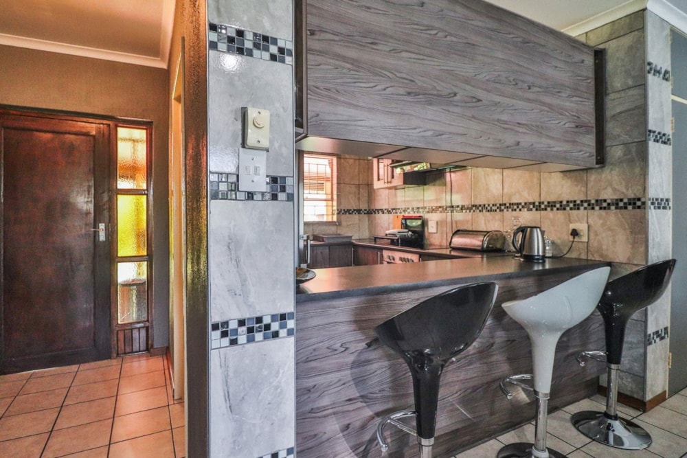 Security complex home to rent in White River - 1WR1753608 Security complex home to rent in White River - 1WR1753608