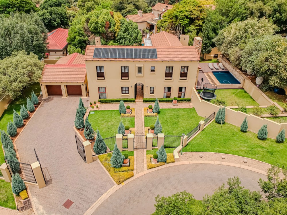 House sold in Country Lane Estate - CN1679772