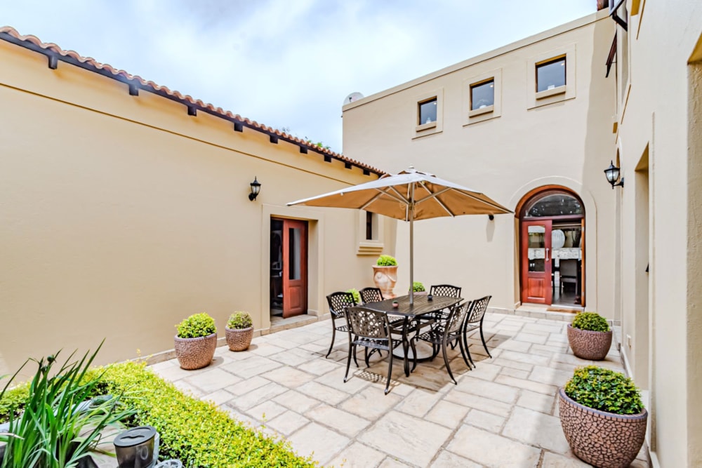 House sold in Country Lane Estate - CN1679772