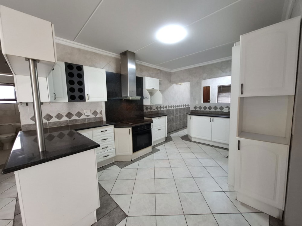 Cluster let in Bedfordview - BWL1681978 Cluster let in Bedfordview - BWL1681978