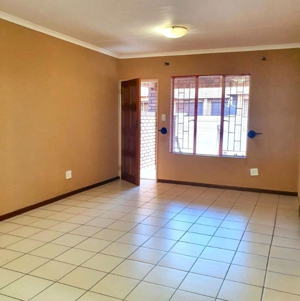 Townhouse for sale in Bendor Park - 1PS1680309 Townhouse for sale in Bendor Park - 1PS1680309