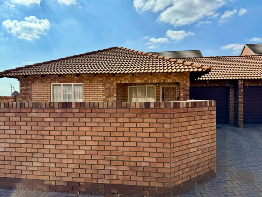 Townhouse for sale in Bendor Park - 1PS1680309 Townhouse for sale in Bendor Park - 1PS1680309