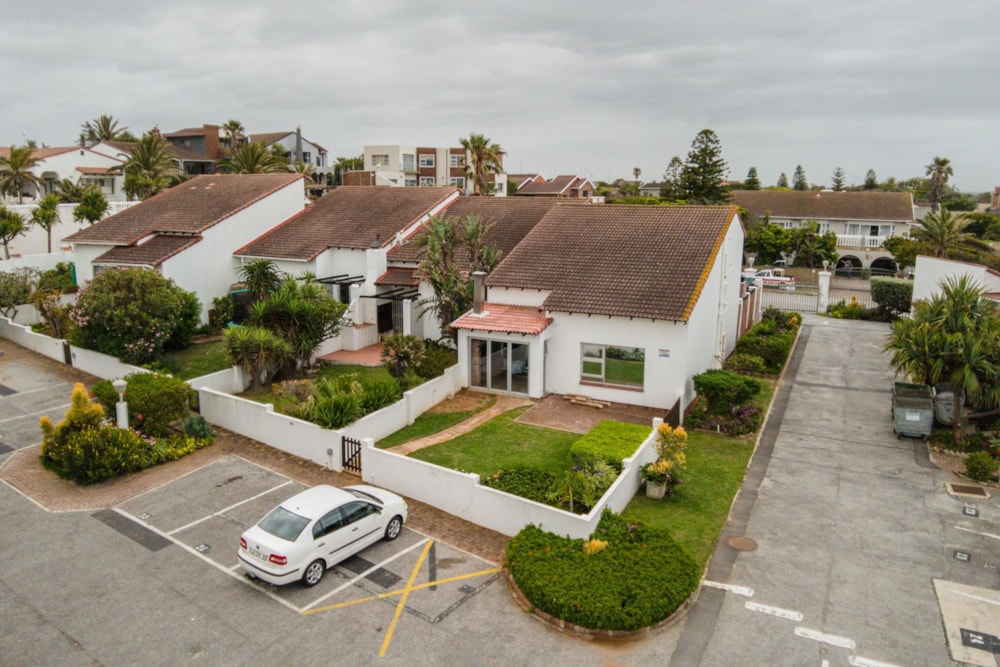 Townhouse sold in Bluewater Bay, Port Elizabeth, Gqeberha - 1PLZ1680473 Townhouse sold in Bluewater Bay, Port Elizabeth, Gqeberha - 1PLZ1680473