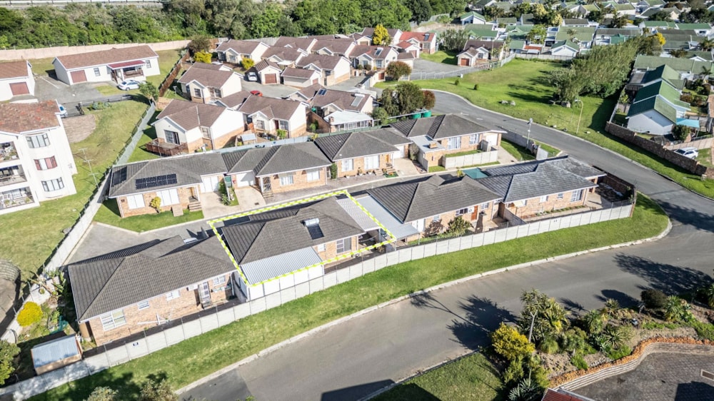 Townhouse sold in Nahoon Valley Park - 1EZ1680228 Townhouse sold in Nahoon Valley Park - 1EZ1680228