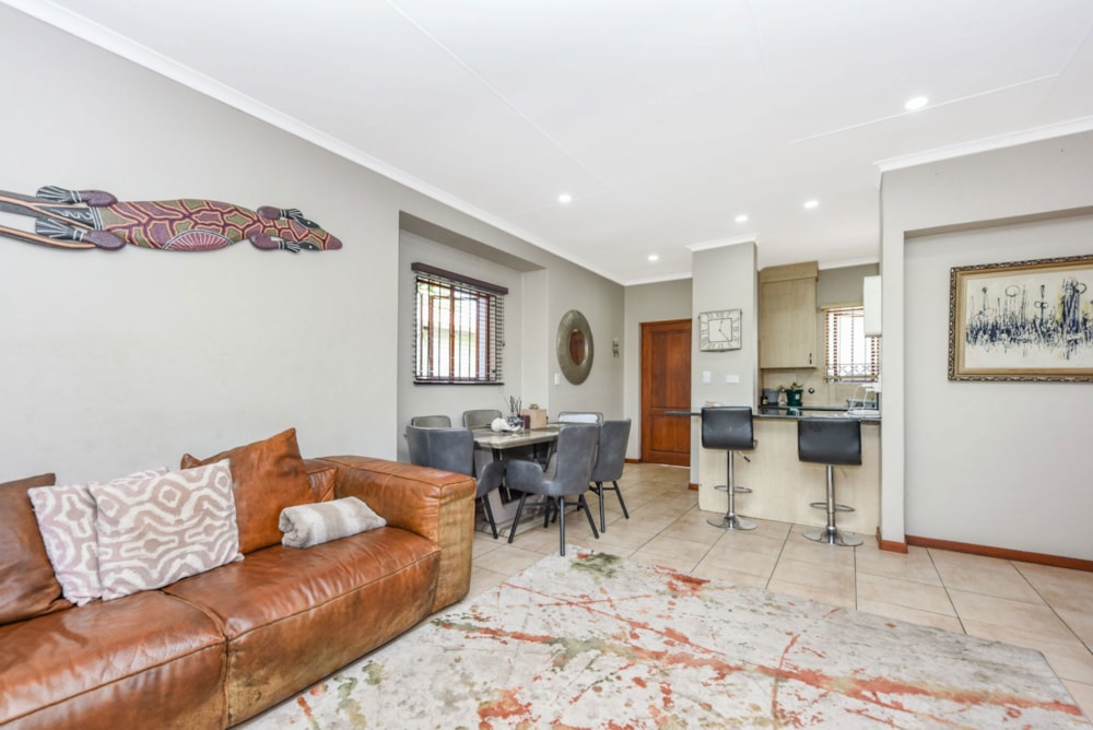 Apartment for sale in Paulshof - FW1706774 Apartment for sale in Paulshof - FW1706774