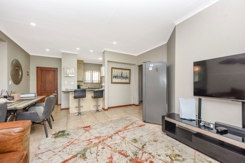 Apartment for sale in Paulshof - FW1706774 Apartment for sale in Paulshof - FW1706774