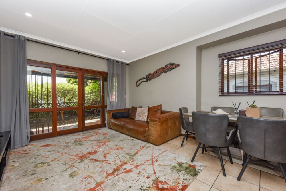 Apartment for sale in Paulshof - FW1706774 Apartment for sale in Paulshof - FW1706774