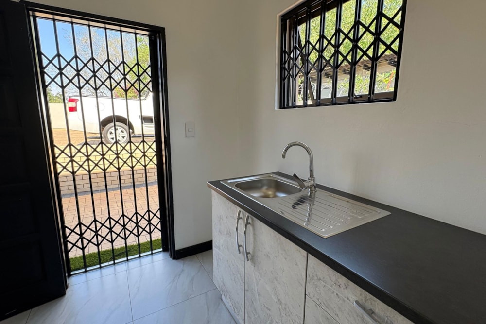 Commercial office let in Sonheuwel - 1NS1679965 Commercial office let in Sonheuwel - 1NS1679965