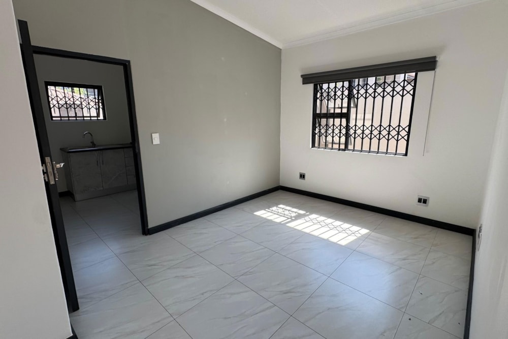 Commercial office let in Sonheuwel - 1NS1679965 Commercial office let in Sonheuwel - 1NS1679965