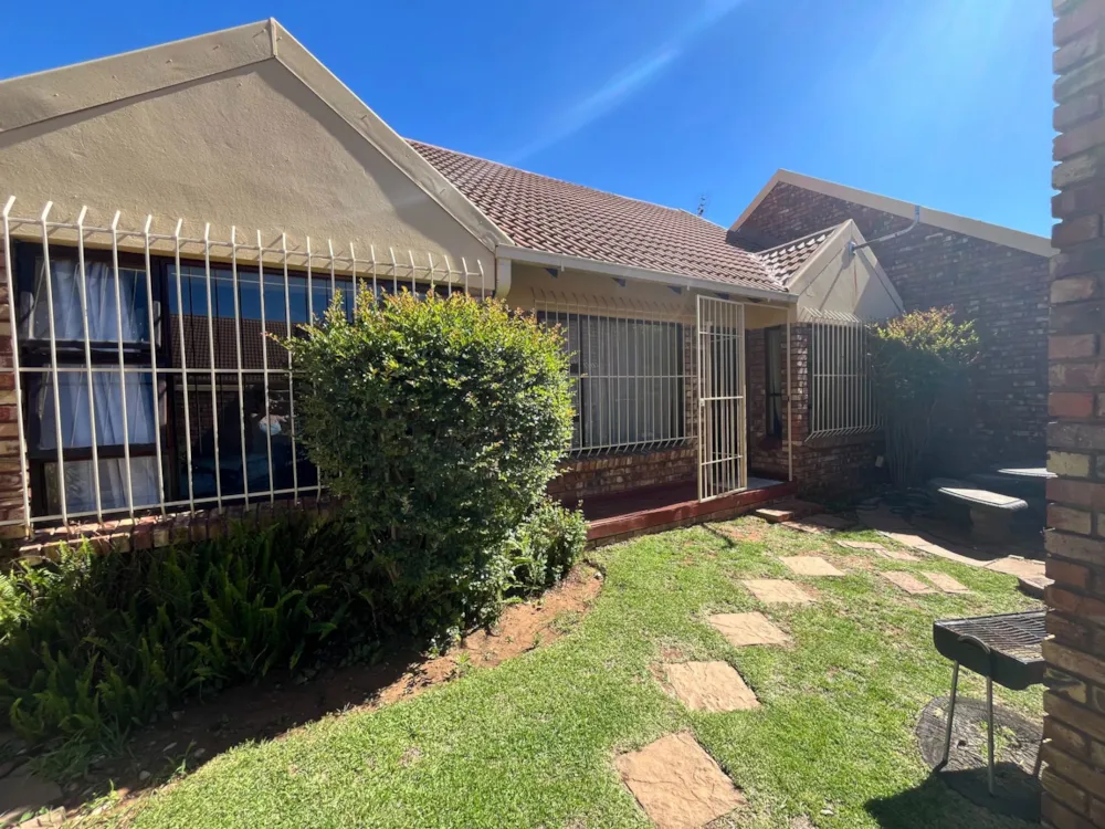 Townhouse for sale in Langenhovenpark - 1BX1682798 Townhouse for sale in Langenhovenpark - 1BX1682798