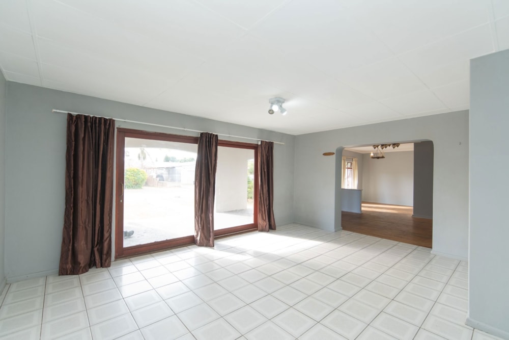 House sold in Retief - 1UK1679695