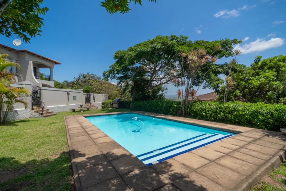 Townhouse let in Umhlali Golf & Country Club Estate - 1BD1729418