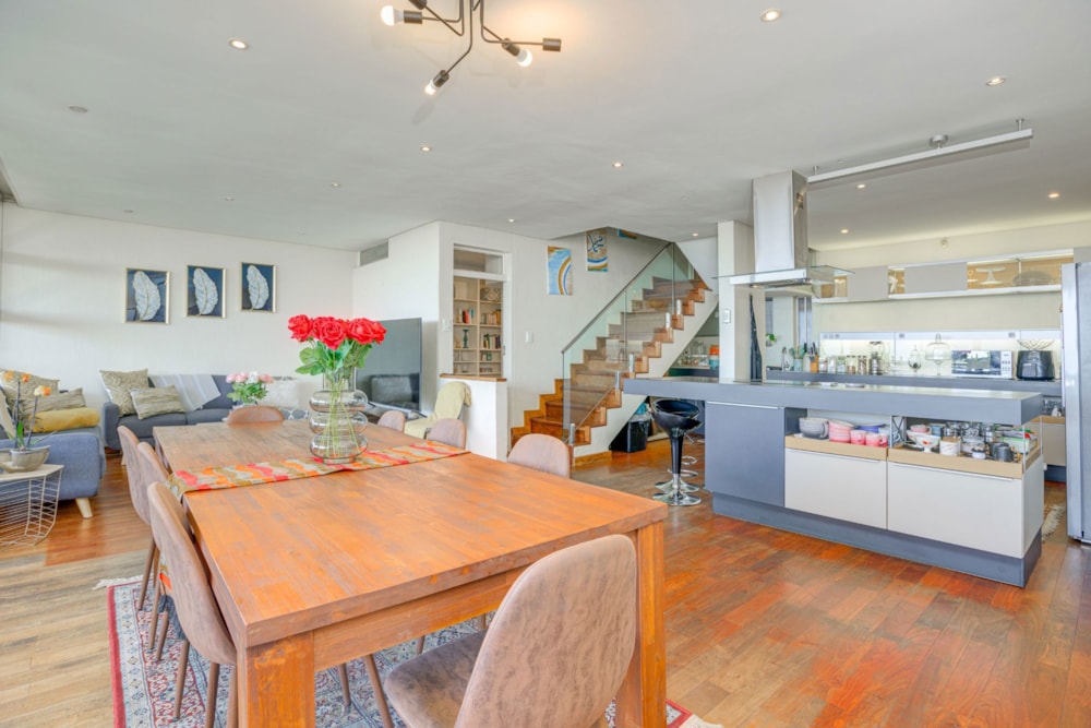 Double-storey apartment for sale in Killarney - HP1712621