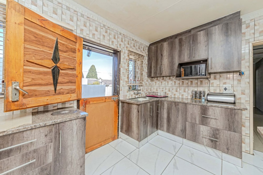 House for sale in Witpoortjie - RDT1684195 House for sale in Witpoortjie - RDT1684195