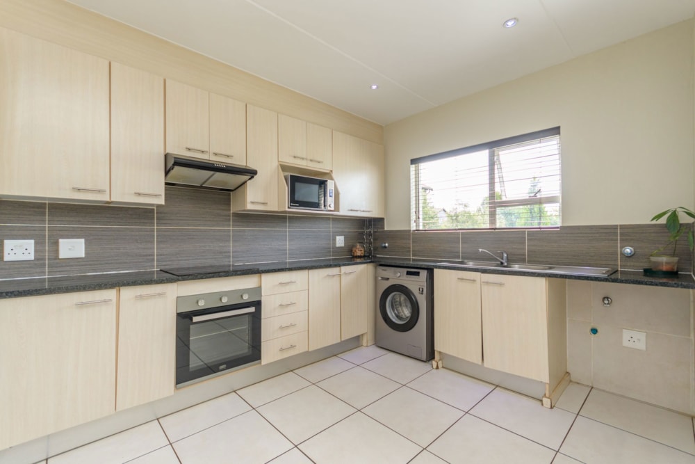 Townhouse for sale in Honeydew Manor - RAN1684771 Townhouse for sale in Honeydew Manor - RAN1684771