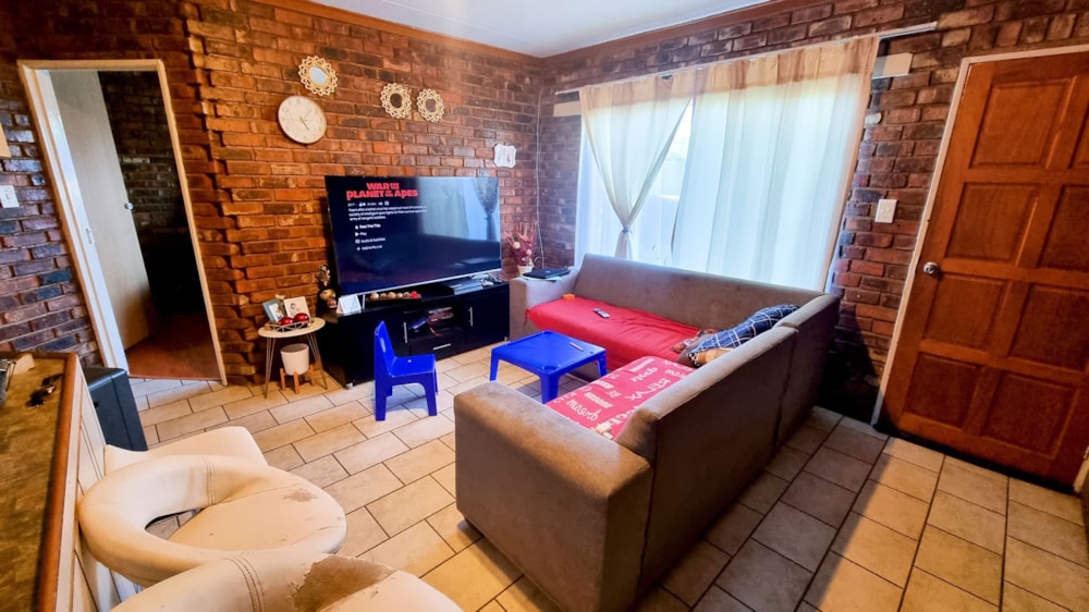 Townhouse for sale in Uitsig, Bloemfontein - 1BX1684055