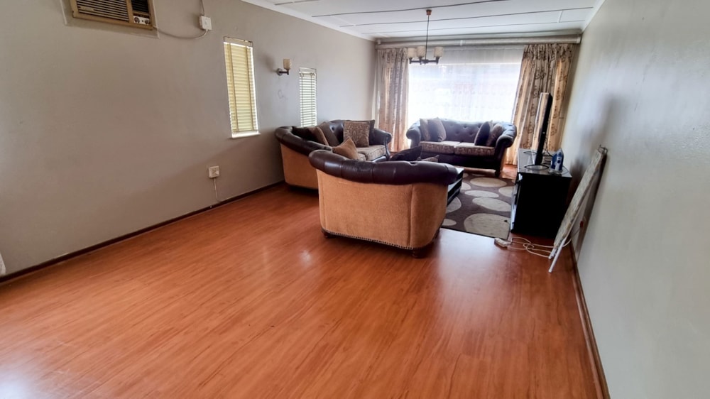 House for sale in Uitsig, Bloemfontein - 1BX1685025 House for sale in Uitsig, Bloemfontein - 1BX1685025