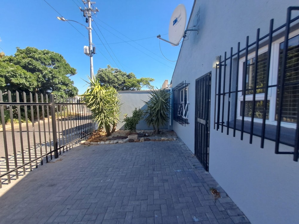 House let in Athlone, Cape Town - 1AH1682035 House let in Athlone, Cape Town - 1AH1682035