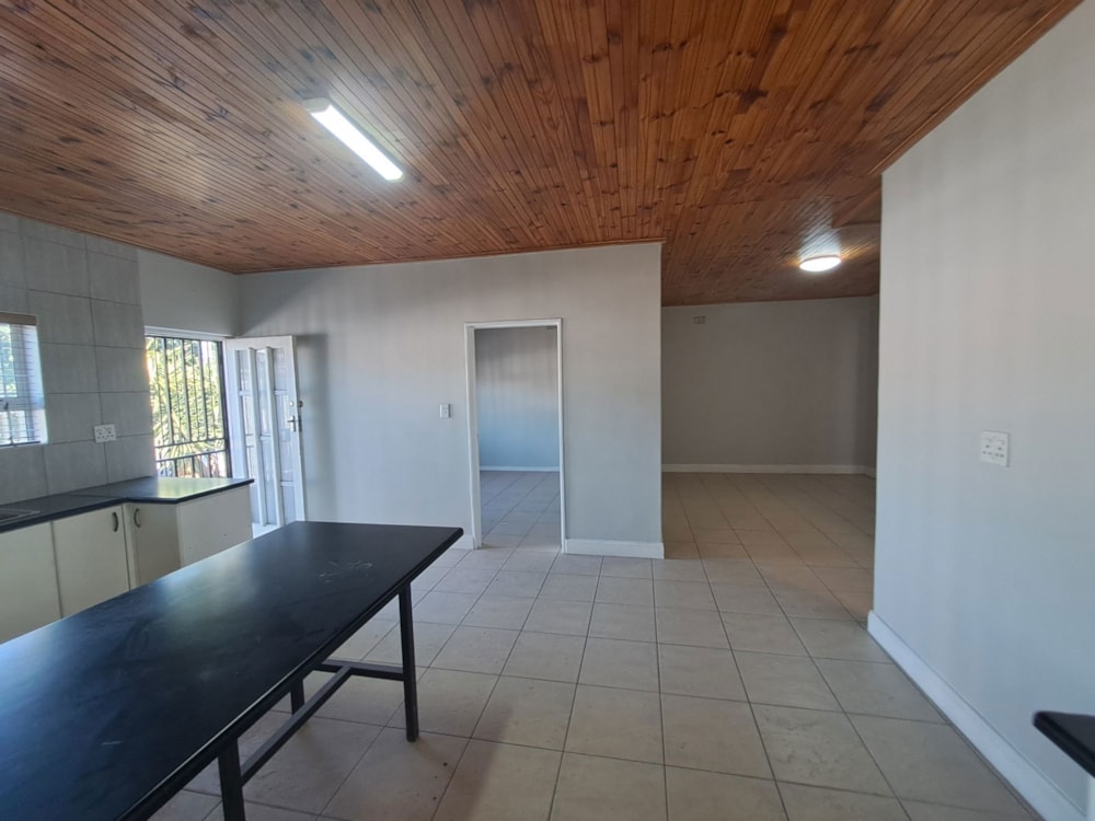 House let in Athlone, Cape Town - 1AH1682035 House let in Athlone, Cape Town - 1AH1682035